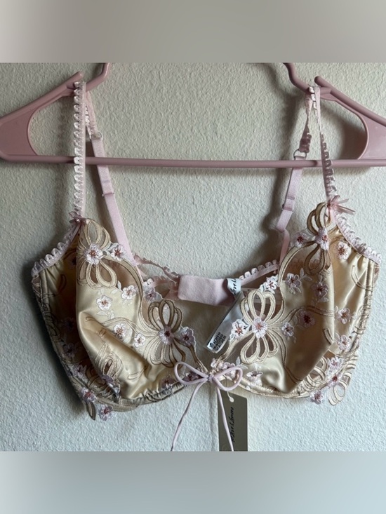 Victoria's Secret Other - Victoria's Secret Flyaway Bra